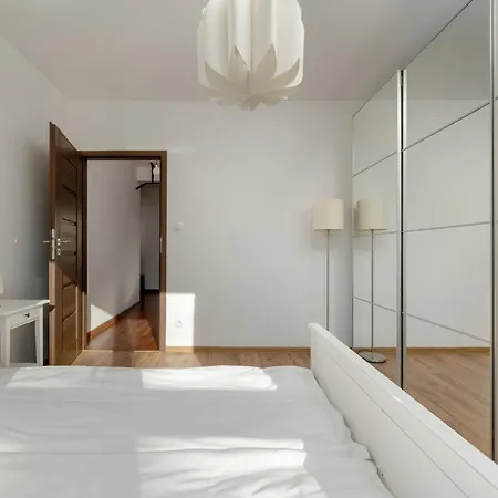 Black And Brown With Free Parking And Furnished Balcony In By Renters * Breslavia