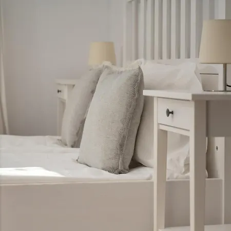 Black And Brown With Free Parking And Furnished Balcony In By Renters Appartamento Breslavia