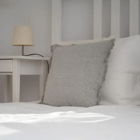 Appartamento Black And Brown With Free Parking And Furnished Balcony In By Renters