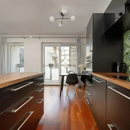 Appartamento Black And Brown With Free Parking And Furnished Balcony In By Renters