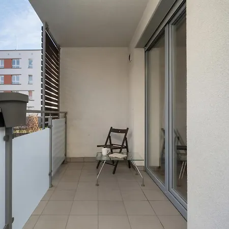 Appartamento Black And Brown With Free Parking And Furnished Balcony In By Renters *