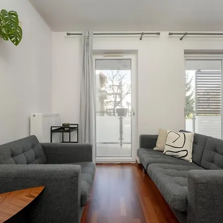 Appartamento Black And Brown With Free Parking And Furnished Balcony In By Renters