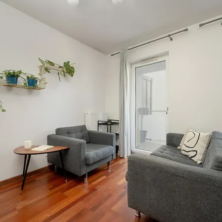 Black And Brown With Free Parking And Furnished Balcony In By Renters דירה ורוצלב