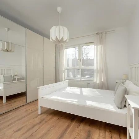 Black And Brown With Free Parking And Furnished Balcony In By Renters ורוצלב